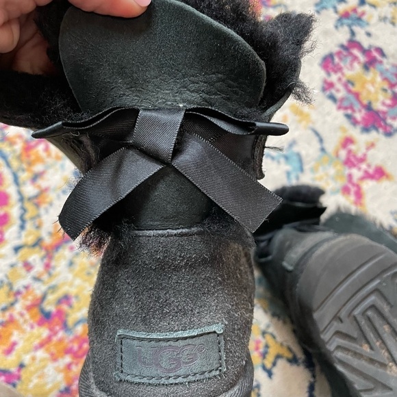 UGG Women’s Mini Bailey Bow II Weather Resistant Cold Weather Booties Black sz 6 - Picture 6 of 14